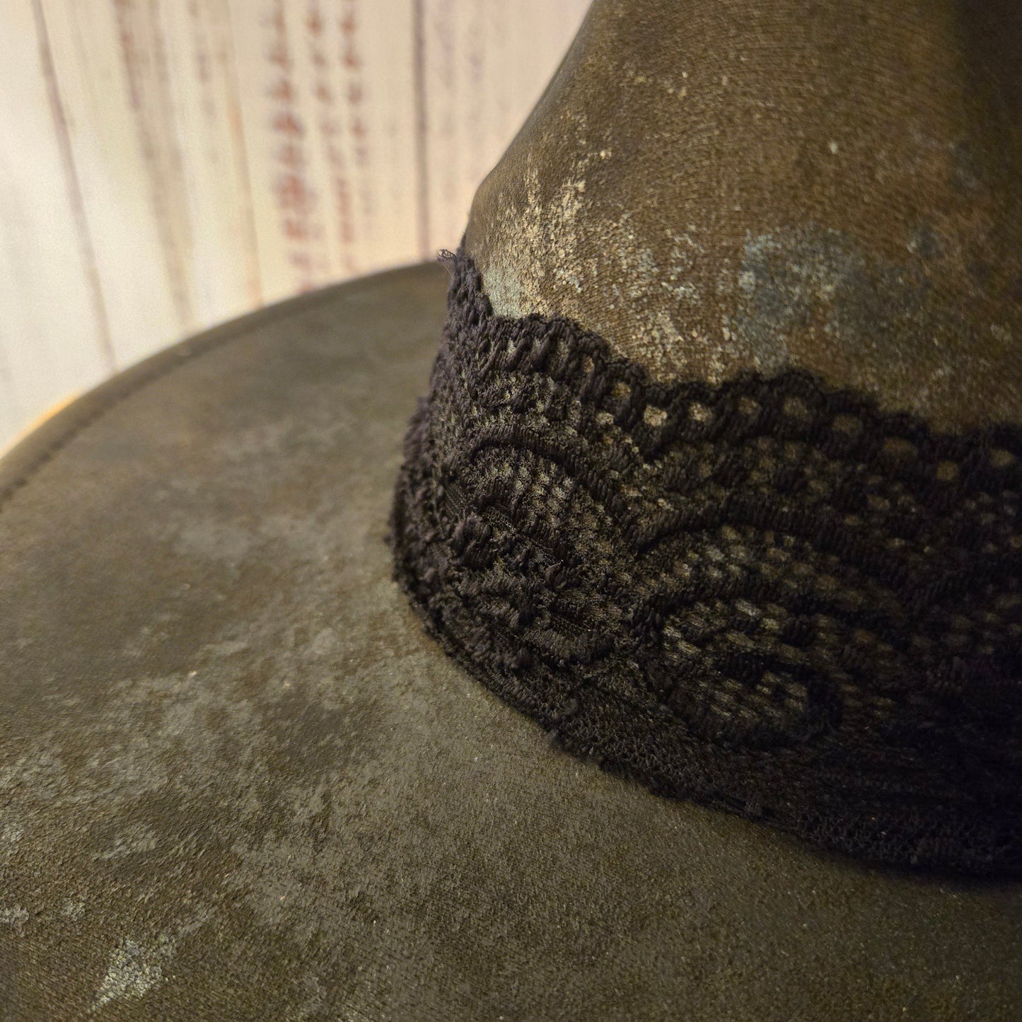 Patina Vegan Suede Fedora - Lace‑Finish & Sculptural Burn "Smoked Lace"