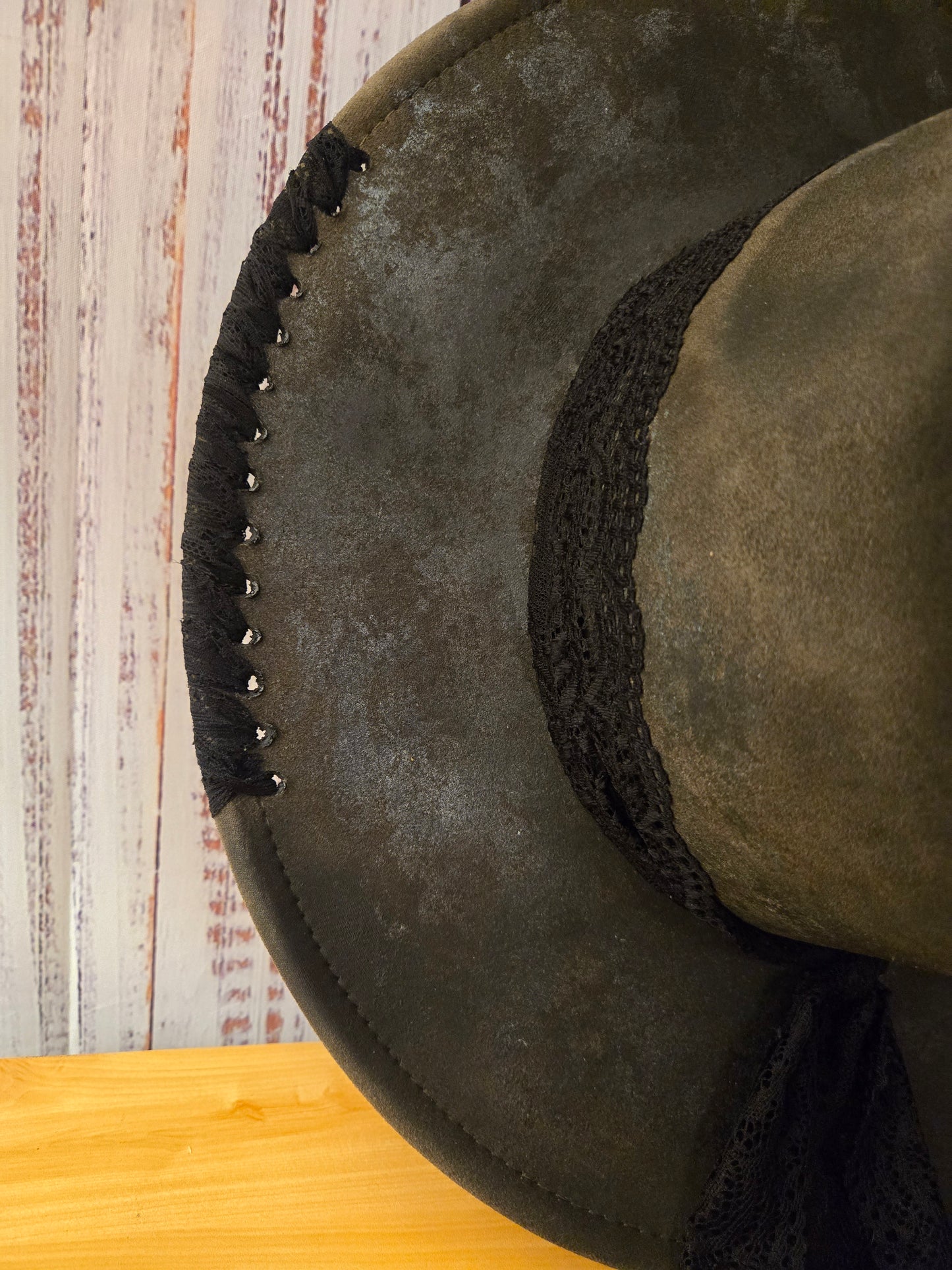 Patina Vegan Suede Fedora - Lace‑Finish & Sculptural Burn "Smoked Lace"